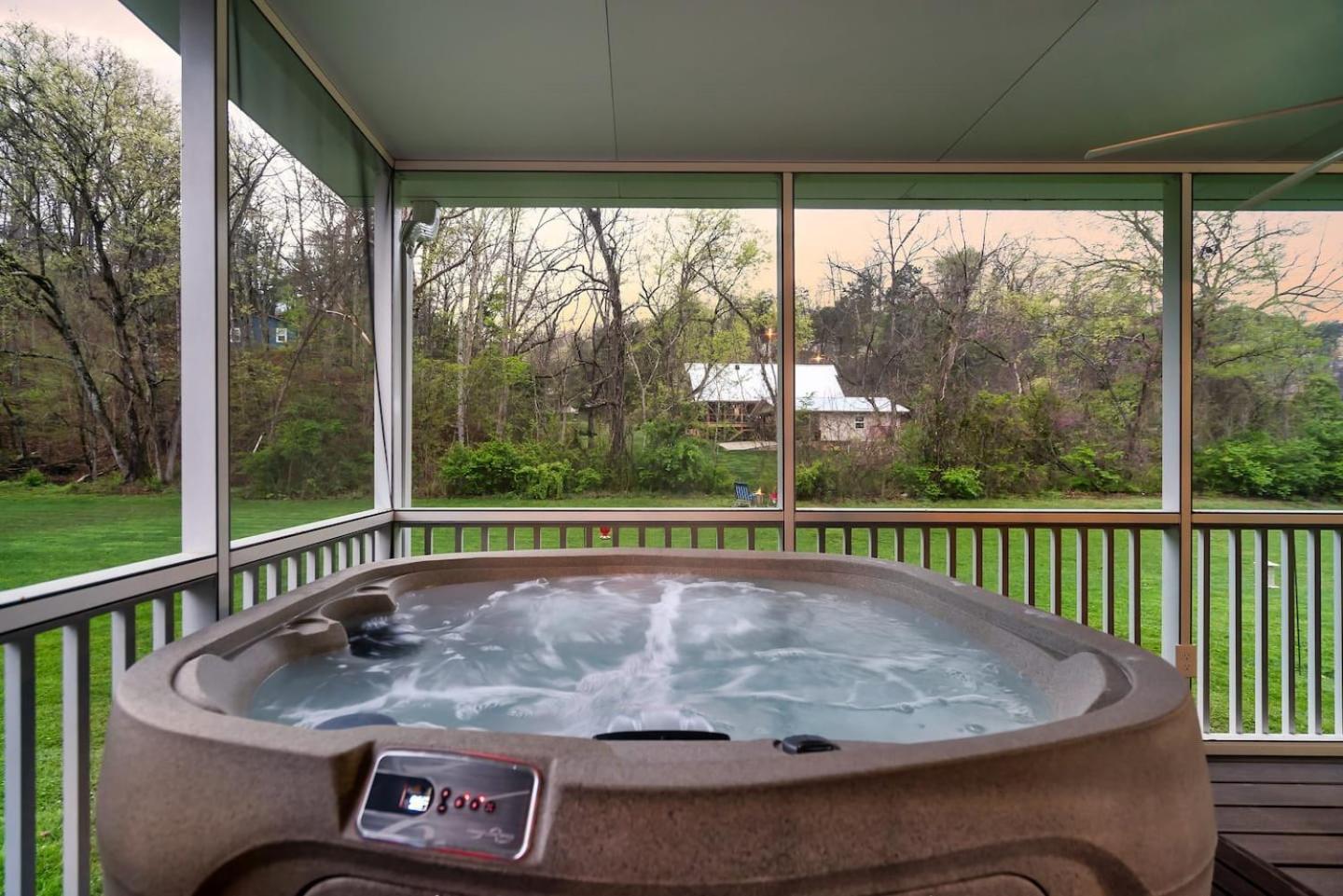 Вилла 1 Mile To Pkwy, Pets, Hot Tub, Creekside, Porch Пиджен-Фордж Экстерьер фото