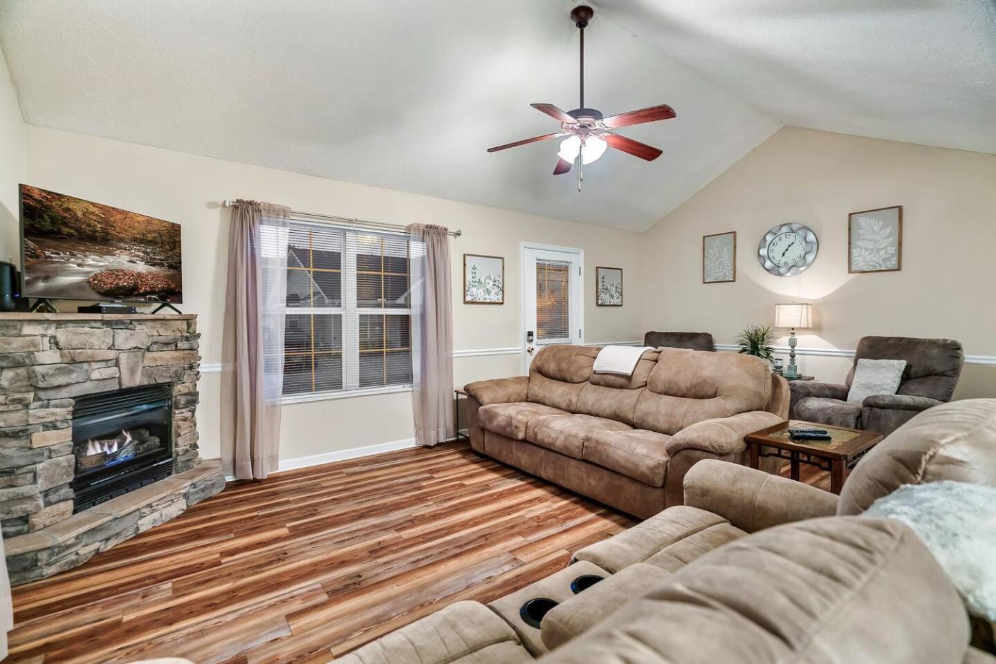 Вилла 1 Mile To Pkwy, Pets, Hot Tub, Creekside, Porch Пиджен-Фордж Экстерьер фото