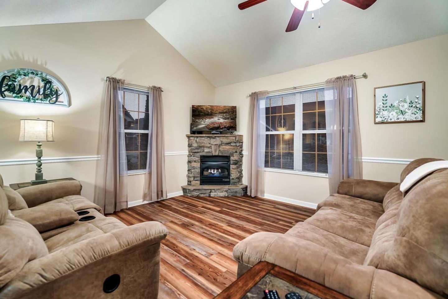Вилла 1 Mile To Pkwy, Pets, Hot Tub, Creekside, Porch Пиджен-Фордж Экстерьер фото